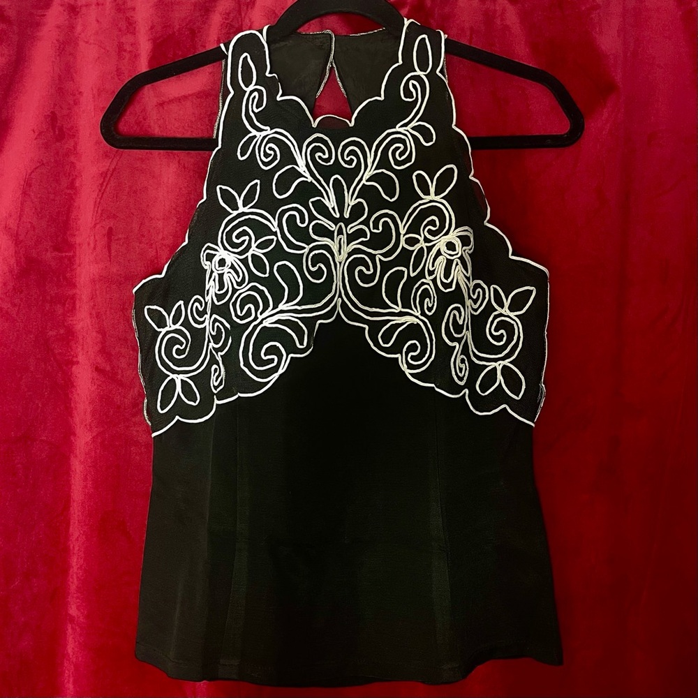 Scott McClintock Black and White Embroidered
Sleeveless Halter Top Small